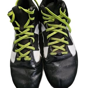 Under Armour 3/4 hightop Football Cleats. Mens 10.5